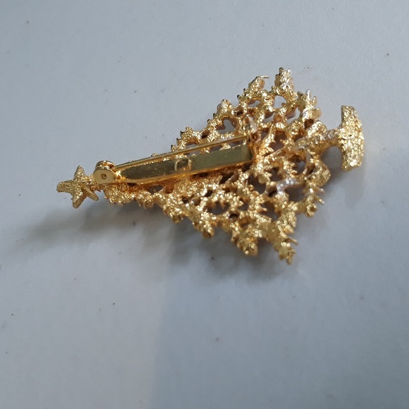 Vintage Christmas Tree Brooch - Picture 5 of 7